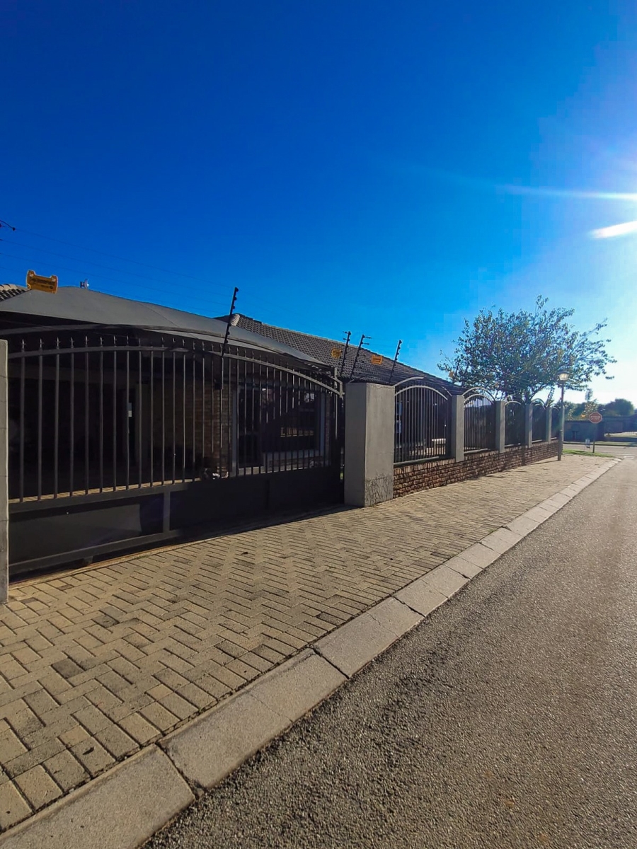 3 Bedroom Property for Sale in Grimbeeck Park North West